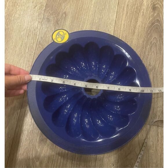 Smartware Silicone Bundt Blue Bakeware Cake Pans Kitchen - Picture 3 of 3
